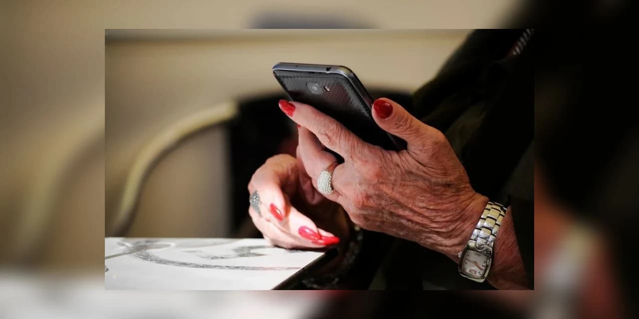 Empréstimo por telefone é proibido para aposentados do Paraná