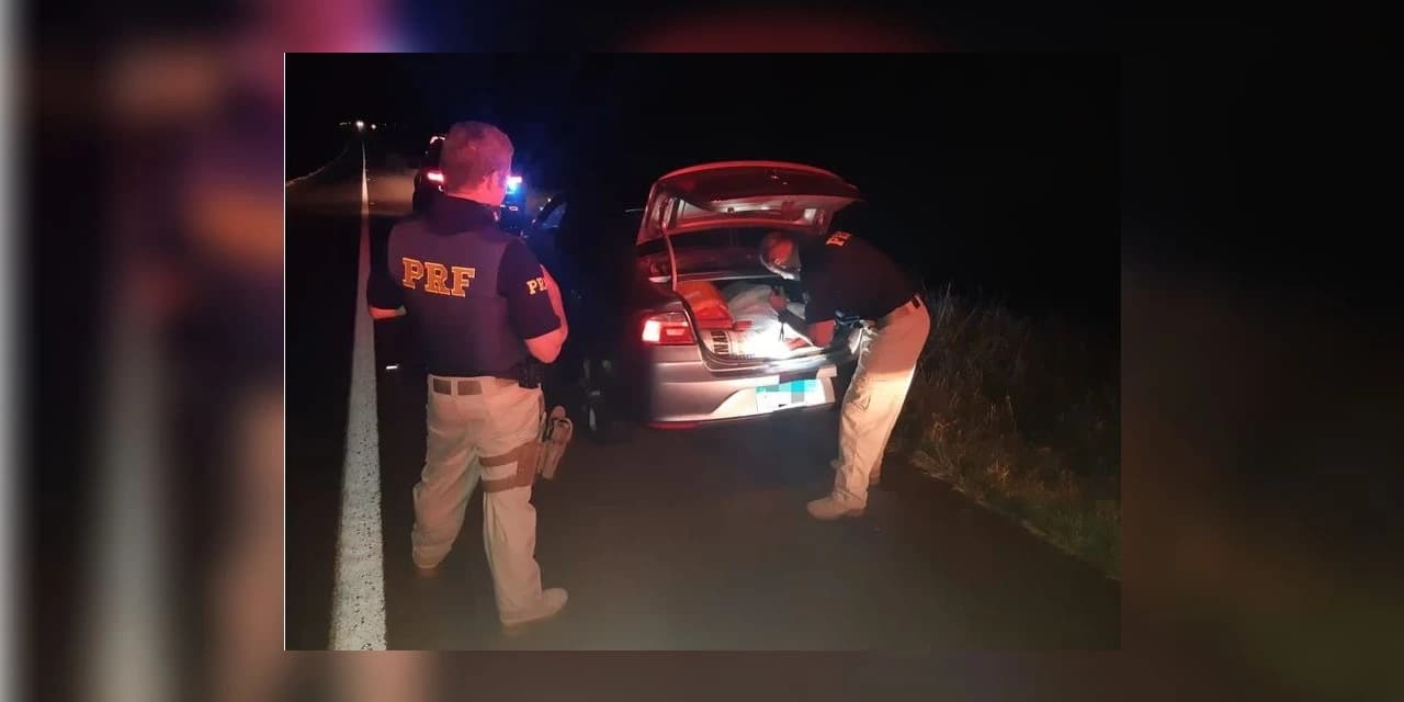 PRF apreende 153 quilos de maconha em carro roubado no Paraná