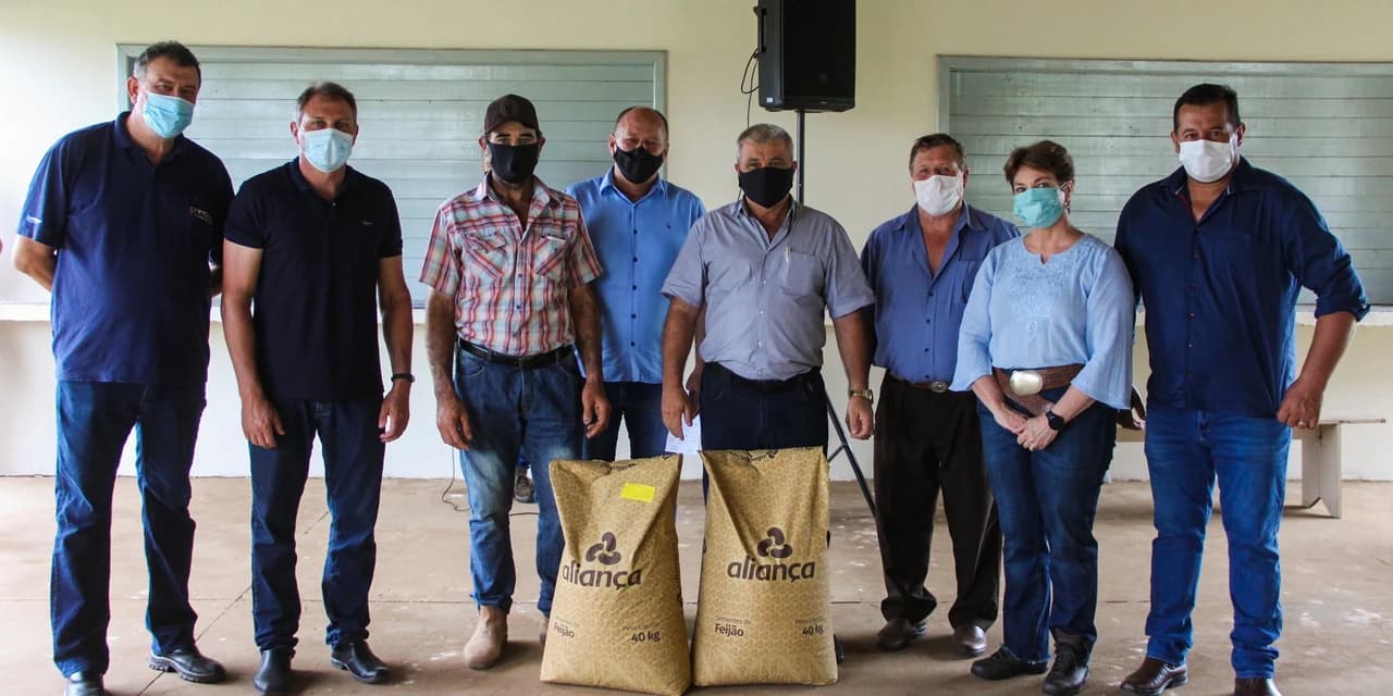Irati entrega 20 toneladas de sementes de feijão aos agricultores atingidos por granizo e estiagem