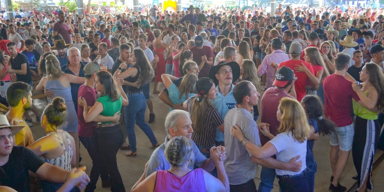 TV NOSSA GENTE: Show com os Serranos registram o maior público no pavilhão da igreja de Linha Esperança. Assista o VIDEO!