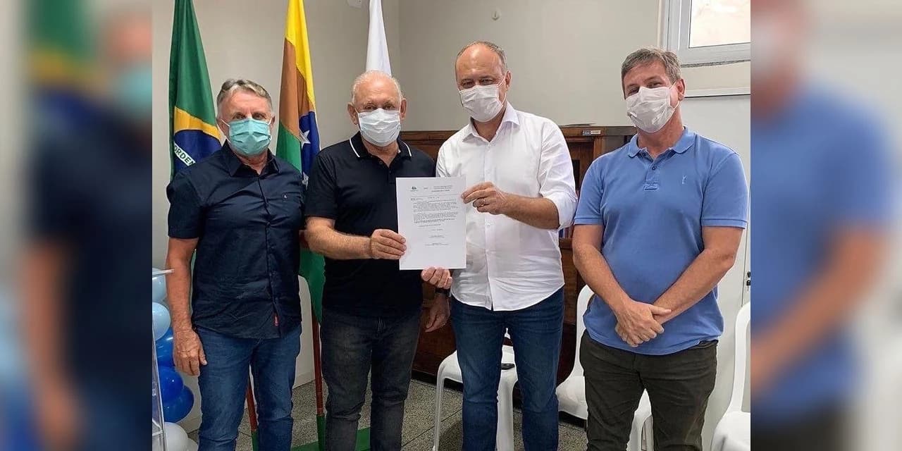 Traiano homenageia Ucrânia ao inaugurar nova unidade de saúde em Prudentópolis