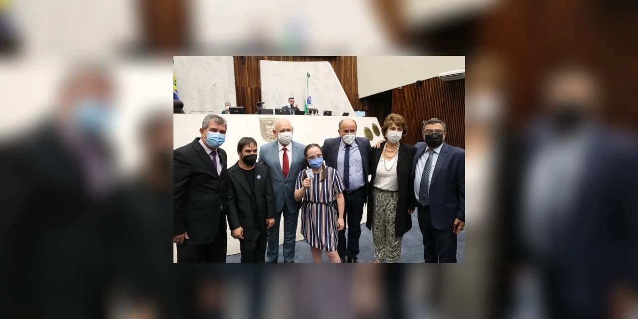 Assembleia contrata primeira funcionária com Síndrome de Down