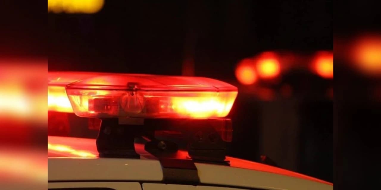 Homem é preso por porte ilegal de arma de fogo, na rua São Josafat