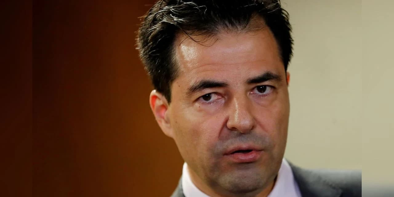 Ministro diz que governo não pode interferir nos preços da Petrobras