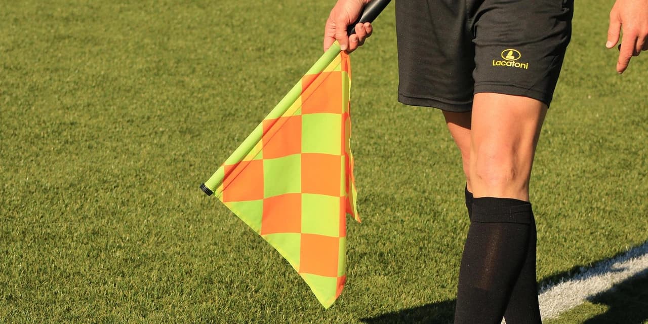 Árbitro é agredido por jogadores, em Fernandes Pinheiro