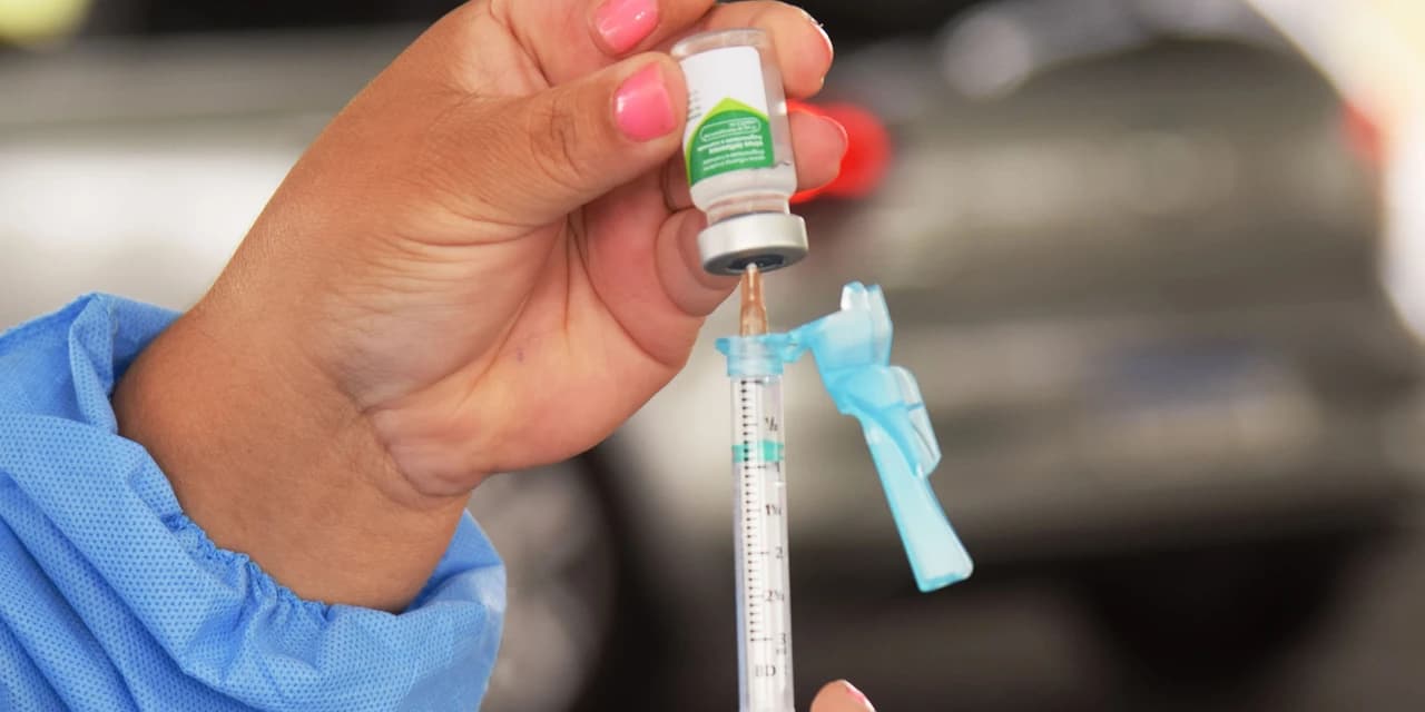 Paraná prorroga vacinação contra a gripe e solicita mais 500 mil doses ao Ministério da Saúde