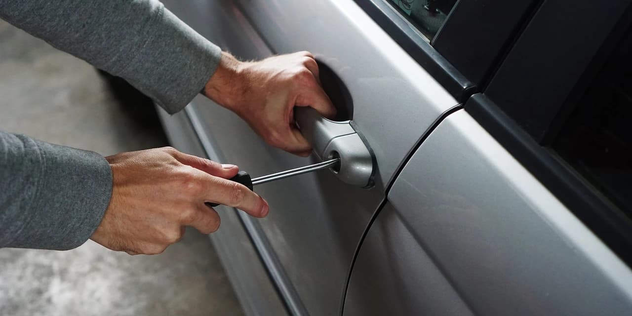 Carro é furtado em Irati