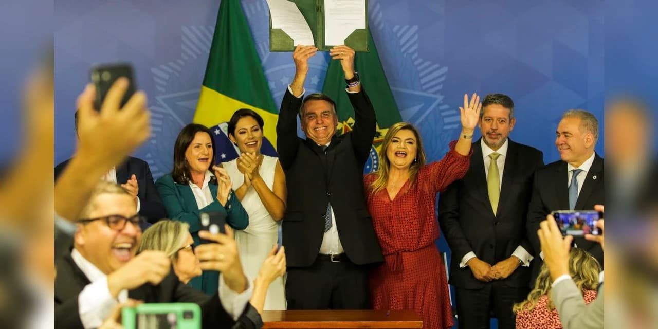Presidente sanciona piso para enfermagem sem reajuste automático
