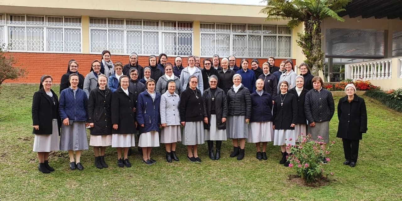 Encontro reúne Irmãs Servas de Maria, em Ponta Grossa