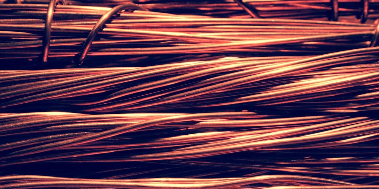 Sujeitos furtam lenha e fios de cobre em Faxinal do Céu, em Pinhão