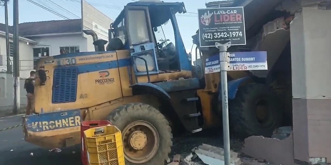 Em Mallet carregadeira invade loja de produtos naturais