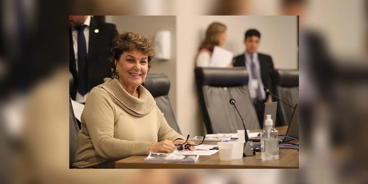 Relatora do projeto, Cristina Silvestri aprova a regulamentação da podologia na CCJ