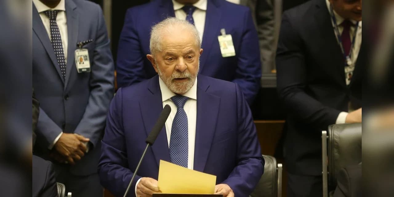Em seu primeiro dia como presidente, Lula assina 52 decretos e 4 MPs