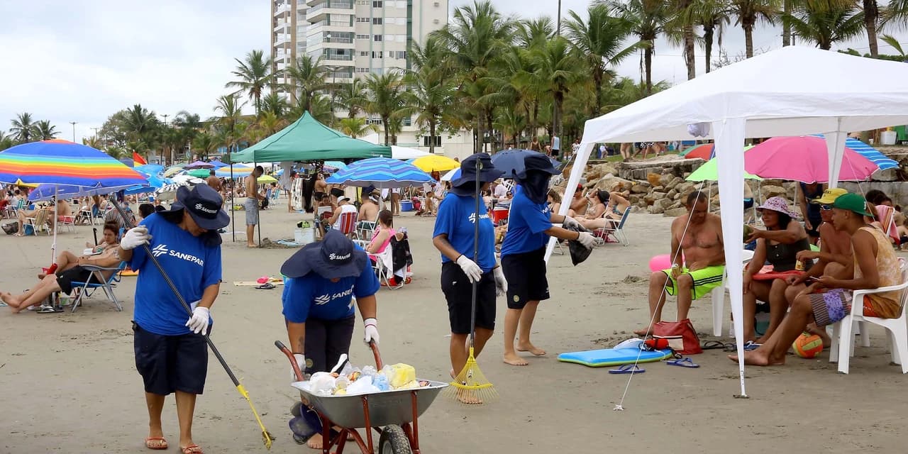 Sanepar recolhe 10 toneladas de resíduos por dia nas praias do Litoral