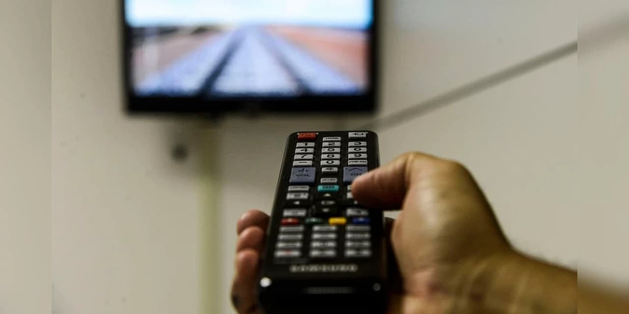 Famílias de baixa renda podem solicitar parabólica digital gratuita