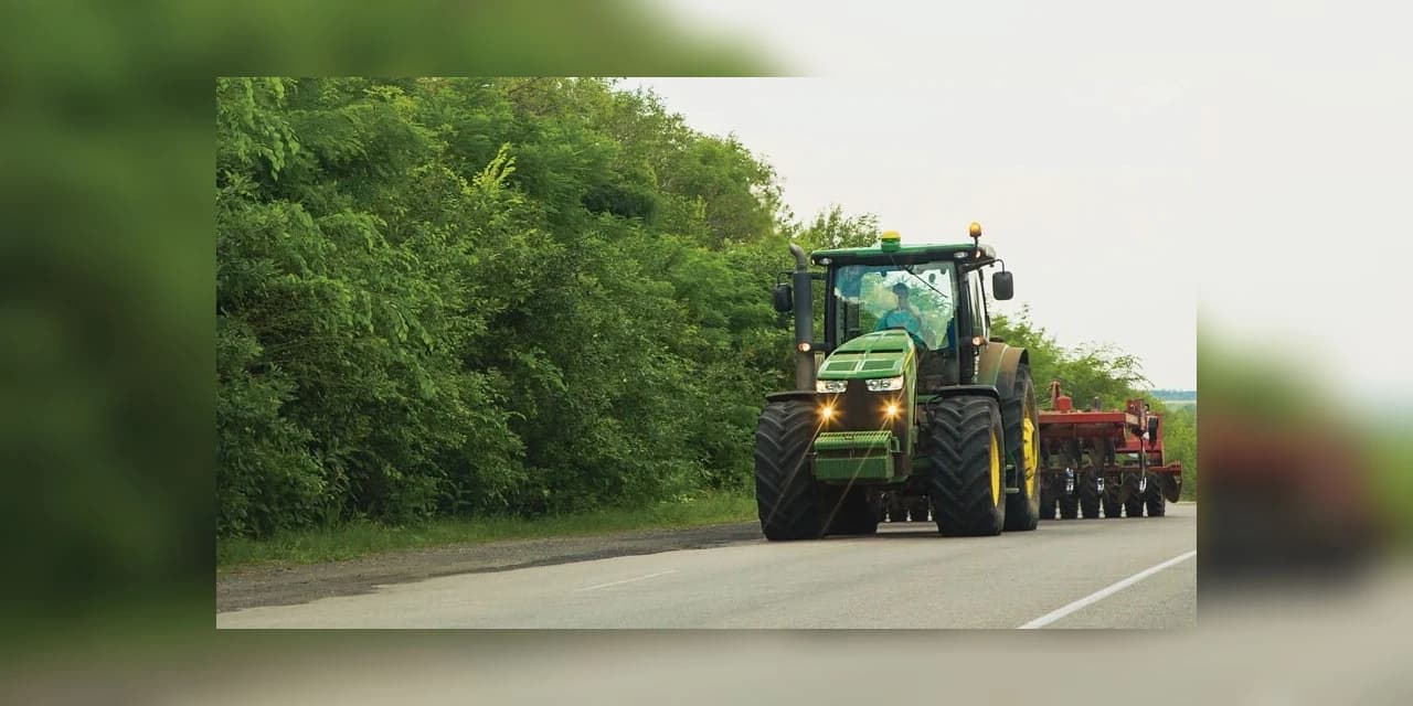 PRF realiza campanha de conscientização sobre o transporte de tratores em via pública