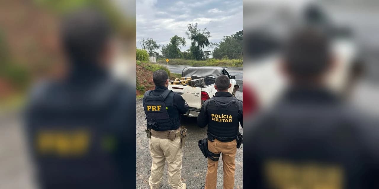 Hilux carregada com mais de 500 Kg de maconha se envolve em acidente