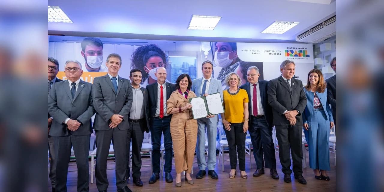 Aliel participa com presidente Lula da sanção do programa Mais Médicos