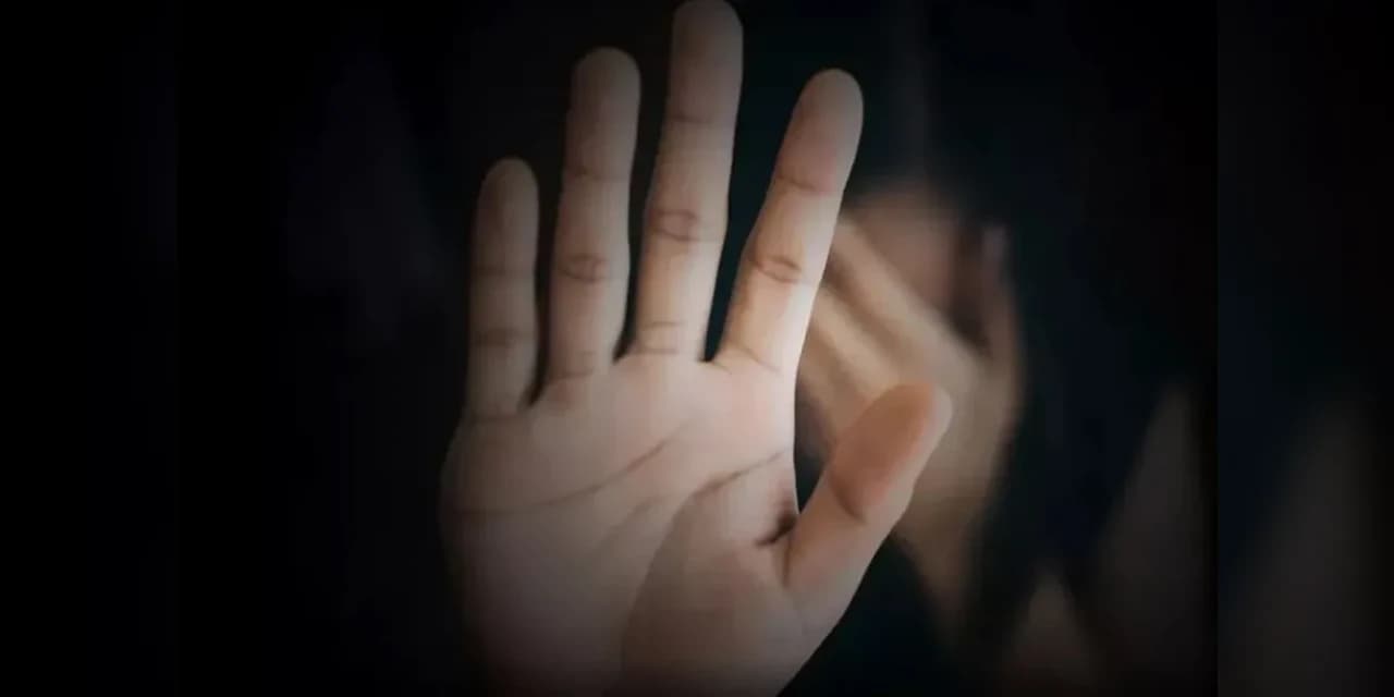 Educador social é preso no PR por propor desafios sexuais a adolescentes por aplicativo de mensagens em troca de bombons