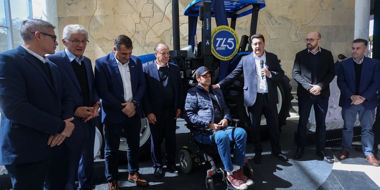 New Holland lança no Palácio Iguaçu o primeiro trator com acessibilidade do mundo