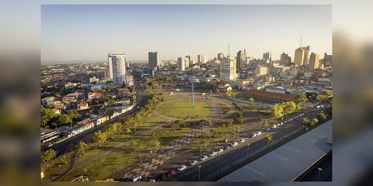 Cápsula do tempo enterrada há 50 anos é aberta em Ponta Grossa