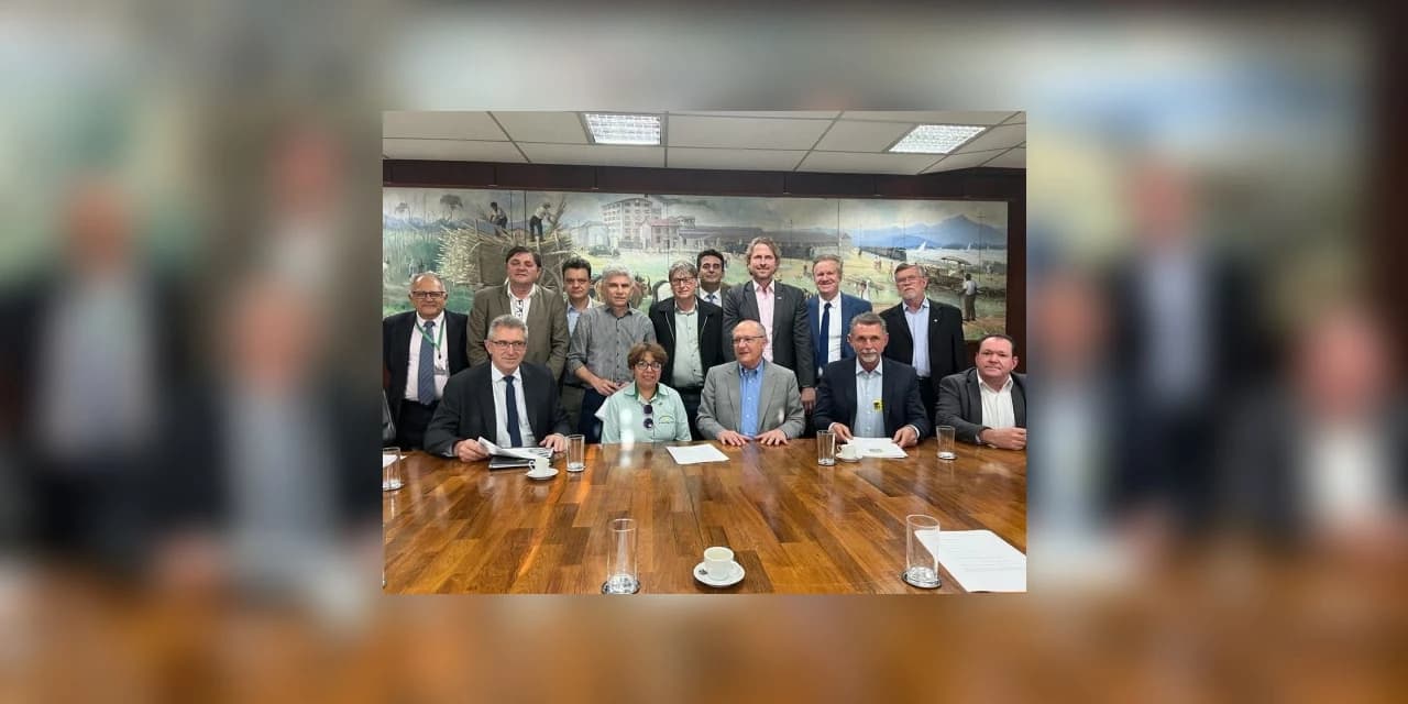 Deputado Luis Corti (PSB) lidera missão em defesa do produtor de leite do Paraná