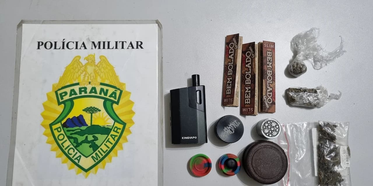 PM de Guarapuava aborda dois indivíduos de 22 anos que faziam uso de substância análoga à maconha e haxixe na rua.