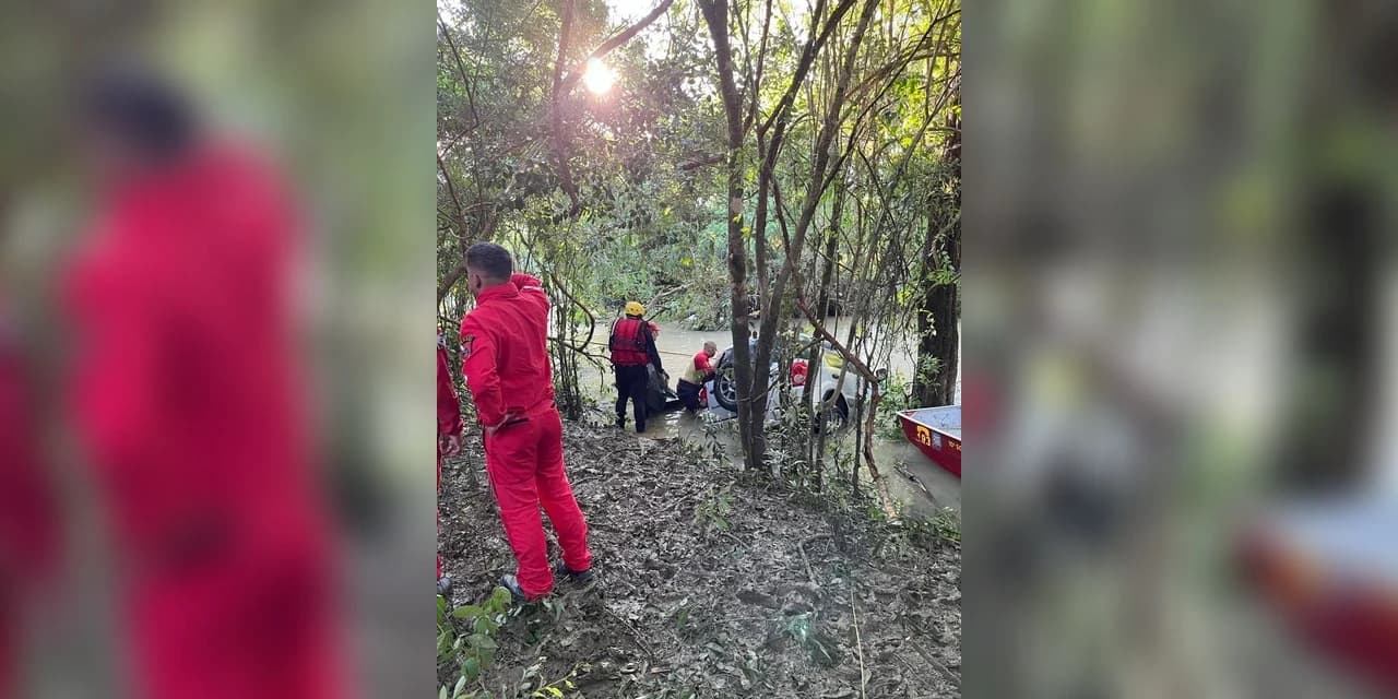 Criança é encontrada morta dentro de carro levado pela correnteza no interior de Irati