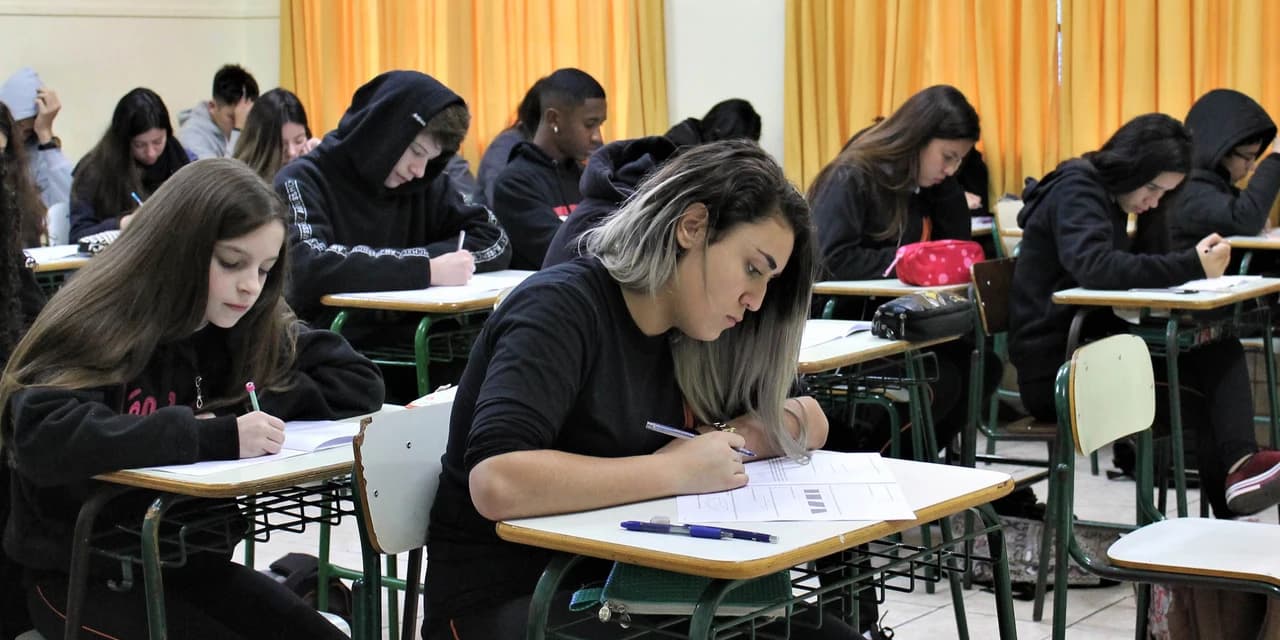 Alunos afetados pelas chuvas no Paraná podem solicitar reaplicação das provas do Enem
