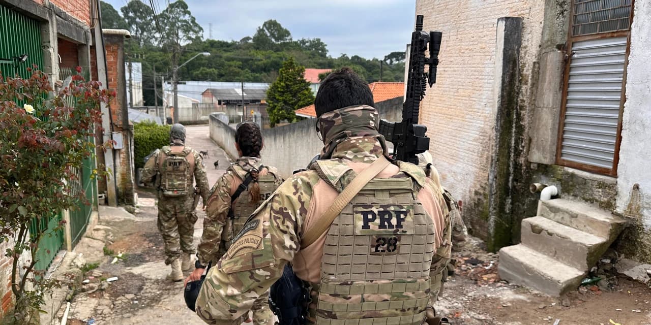 PRF e Polícia Civil cumprem mandados de prisão contra grupo de roubo de carga