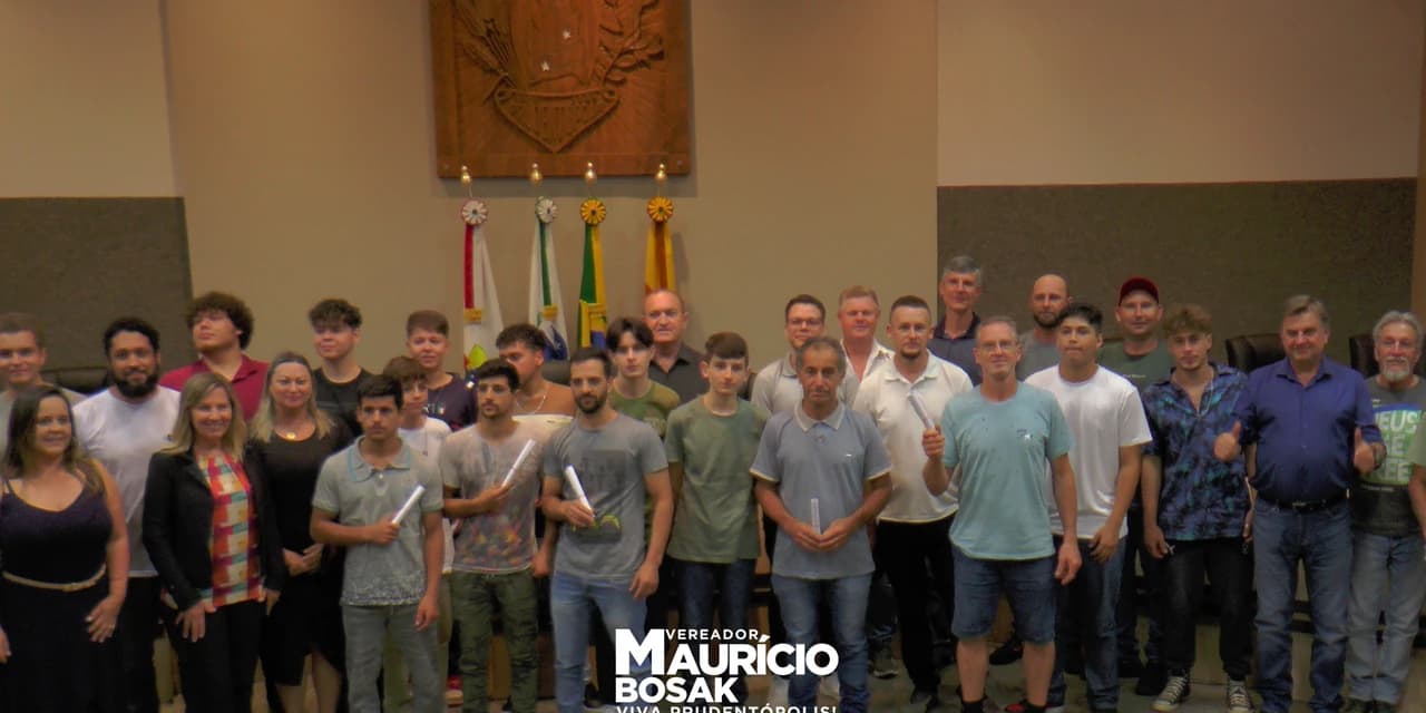 Formatura dos cursos profissionalizantes do Senai de Marceneiro de Móveis e Manutenção de  Celulares.