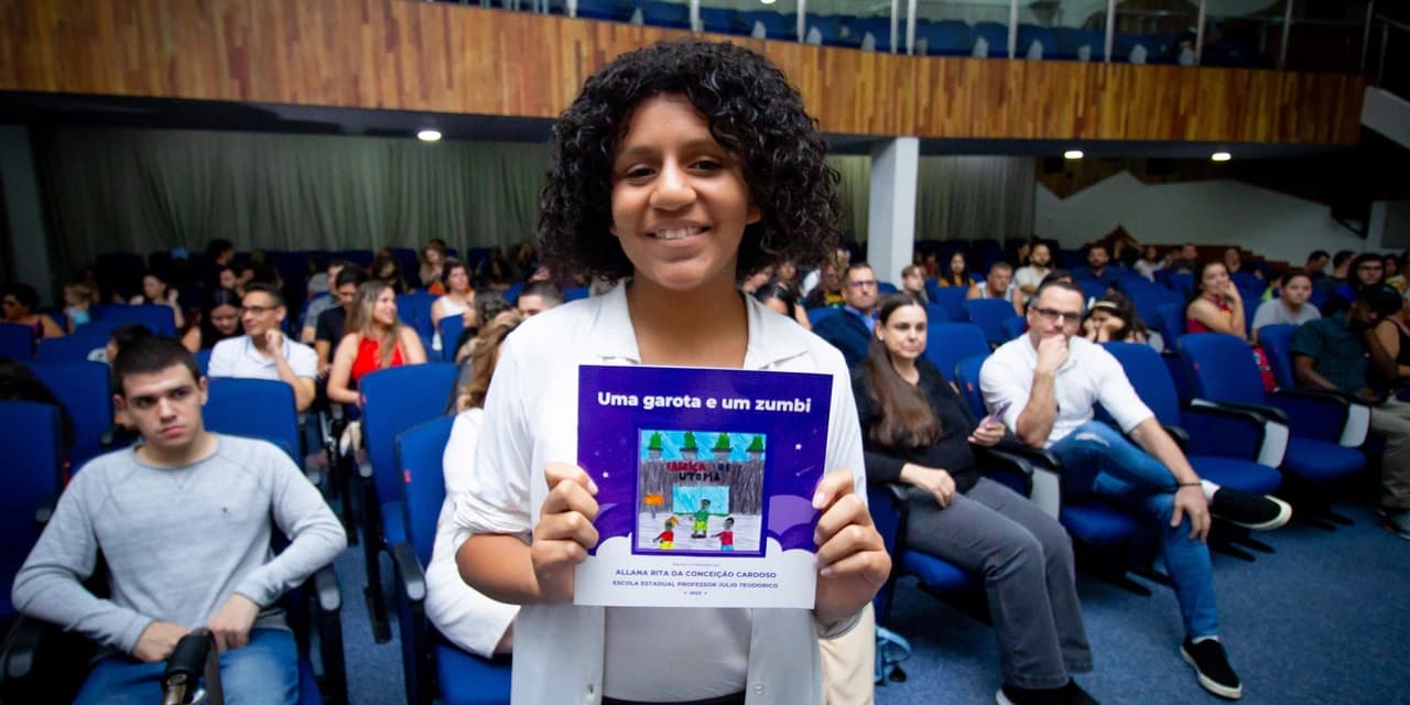 Projetos em escolas estaduais de Ponta Grossa e Maringá formam novos escritores