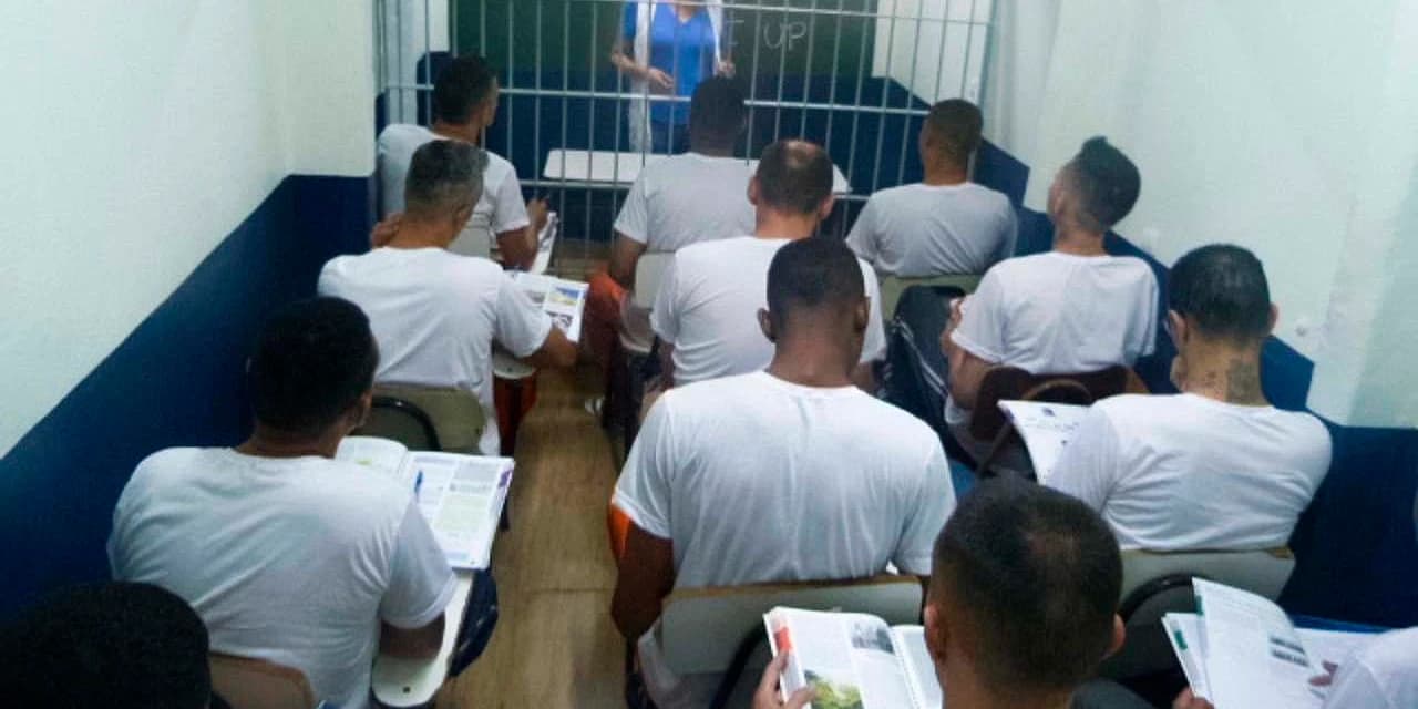 52 custodiados da região de Londrina conseguem aprovação no Vestibular 2024 da UEL