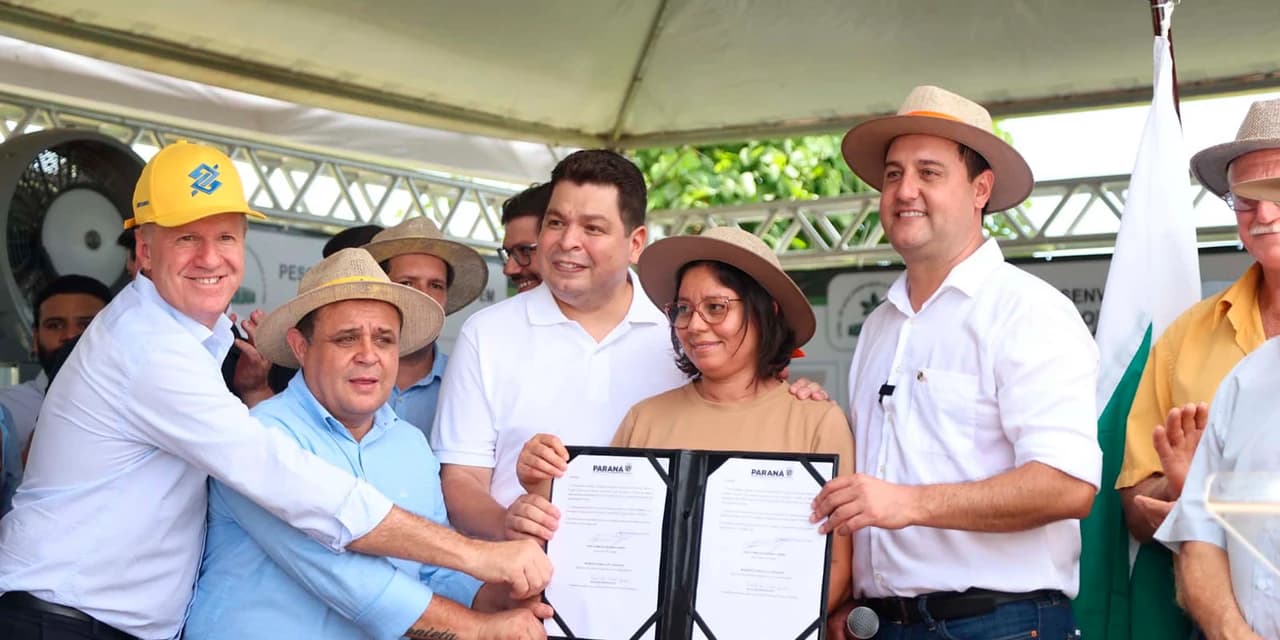 Na Vitrine de Agroecologia, governador garante recursos para pequenas cooperativas