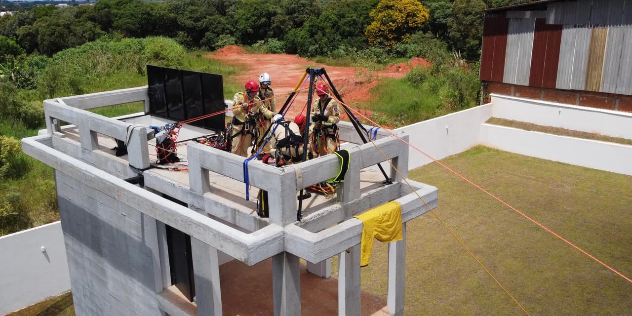 Bombeiros do Paraná participam de competição internacional de salvamento em altura pela 1ª vez