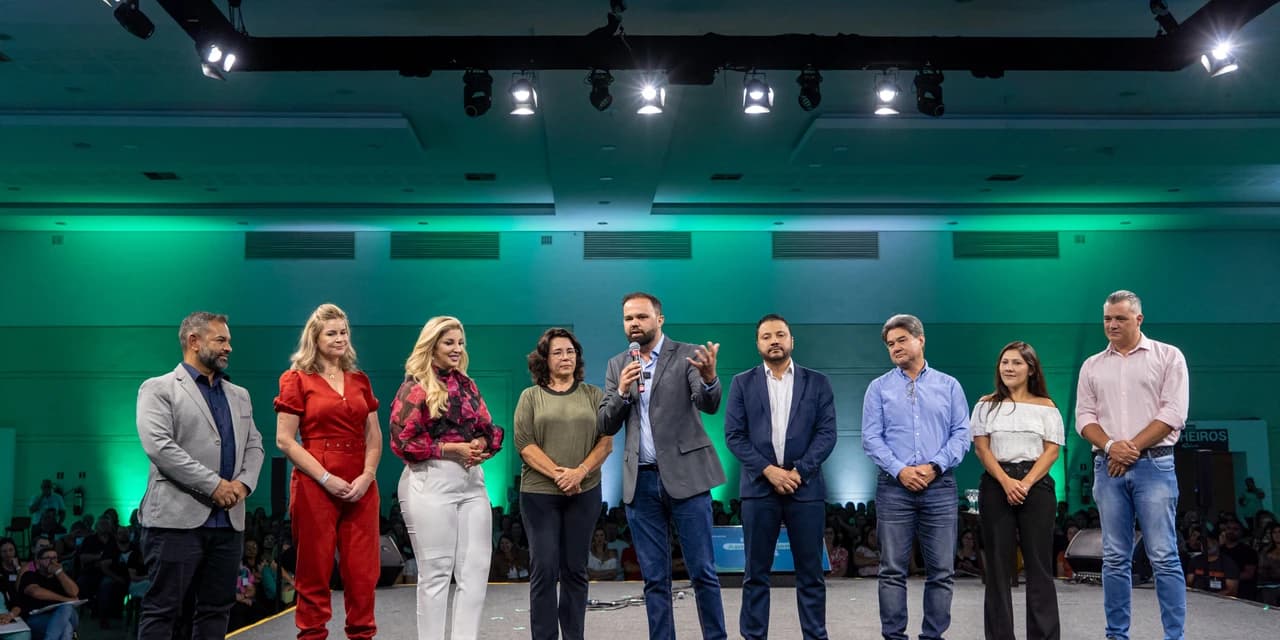 Educação promove seminário com mais de 2 mil diretores da rede para ampliar integração