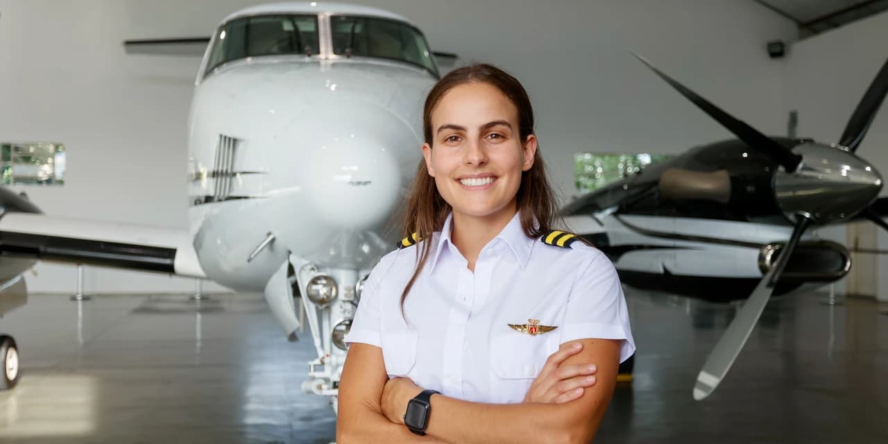 Primeira copiloto mulher da Casa Militar tem brevê para guiar aviões e helicópteros