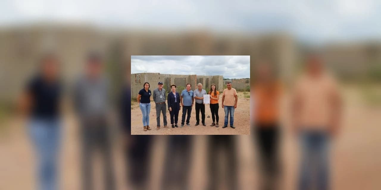Em Irati Prefeitura e Cohapar assinam ordem de serviço para retomada das obras do condomínio do idoso