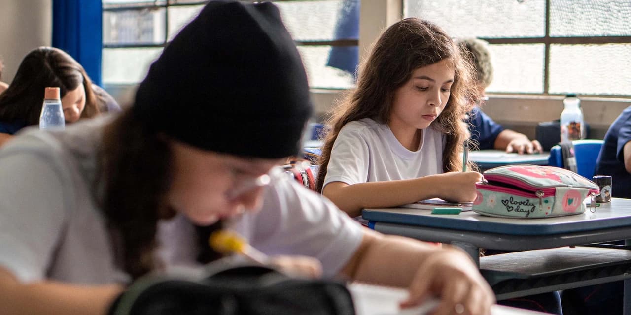 Mais de 930 mil alunos da rede estadual fazem a Prova Paraná a partir de segunda-feira