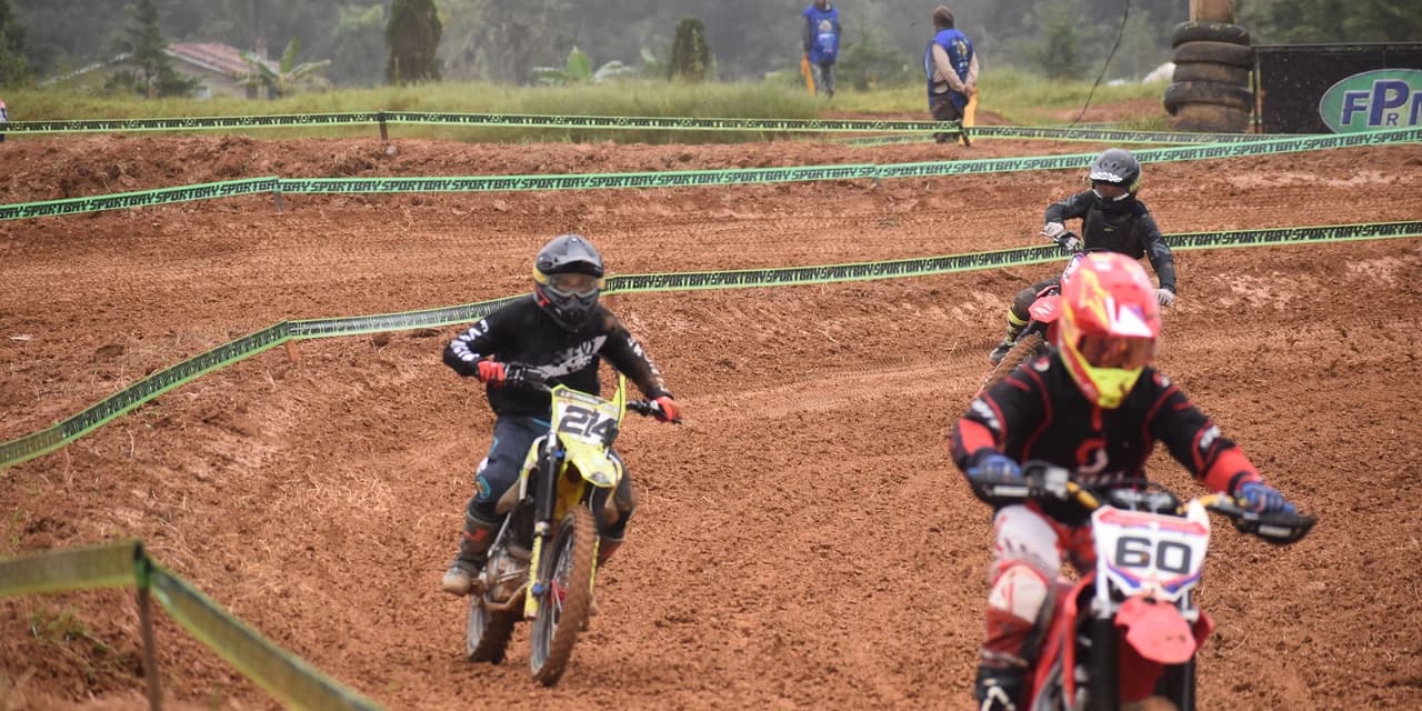 Velocross, maratona aquática, vôlei e teqball agitaram o fim de semana esportivo no Paraná