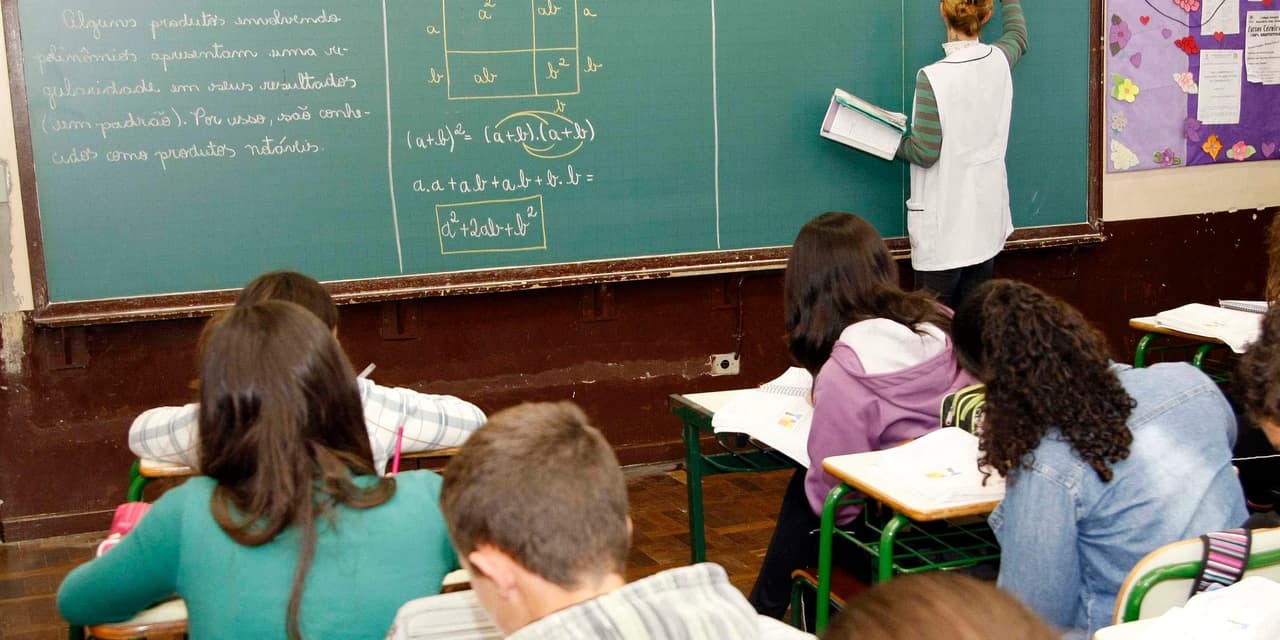 Educação orienta pais a levarem alunos para as aulas; adesão à greve terá desconto em folha