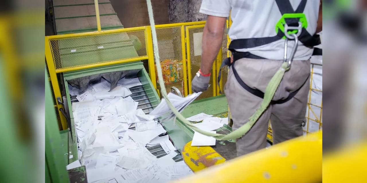 Documentos descartados pela PCPR são reciclados e vão ajudar entidades assistenciais