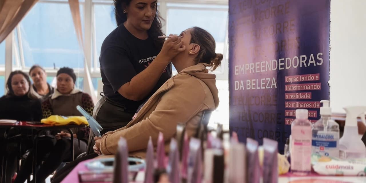 Inscrições: Empreendedoras da Beleza oferta cursos gratuitos de maquiagem na RMC