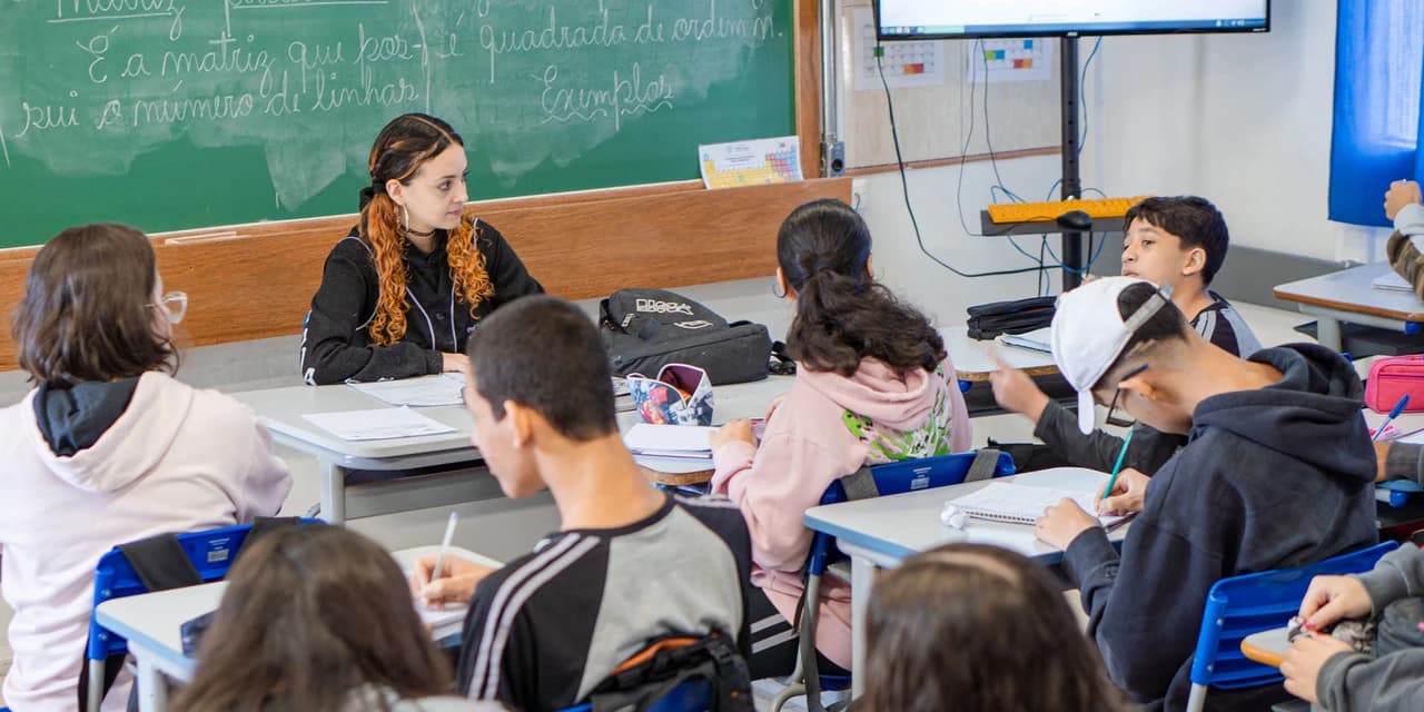 Cerca de um milhão de estudantes da rede estadual volta às aulas nesta quarta