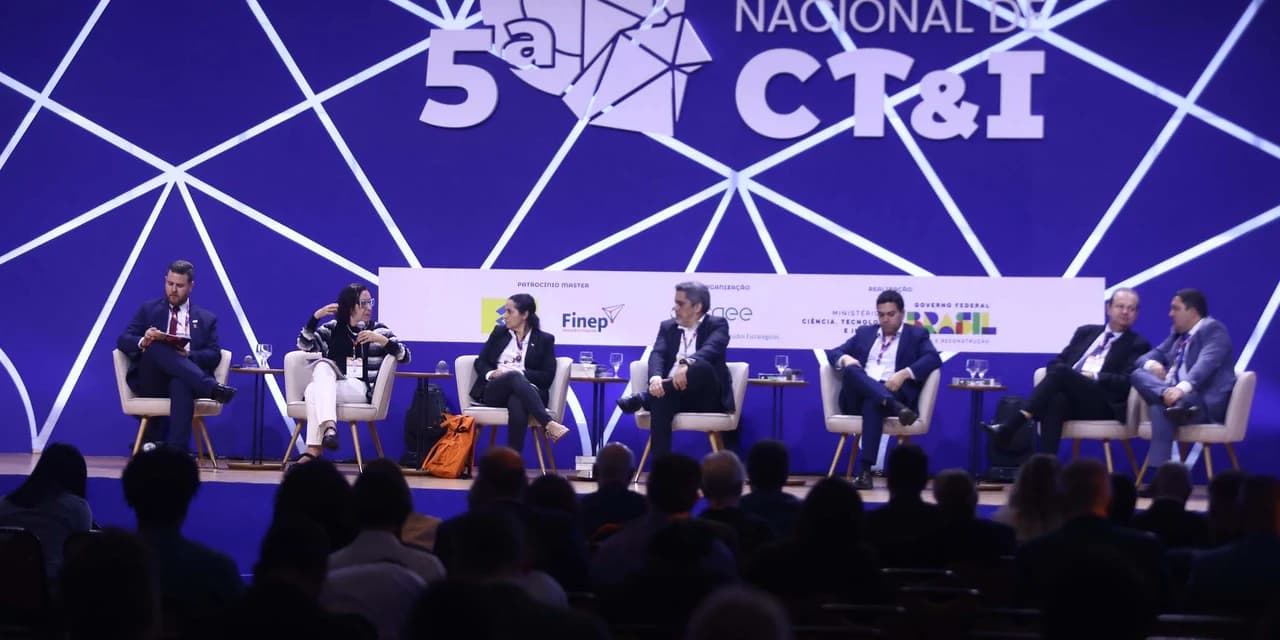 Paraná discute diretrizes para a ciência, tecnologia e inovação em conferência em Brasília