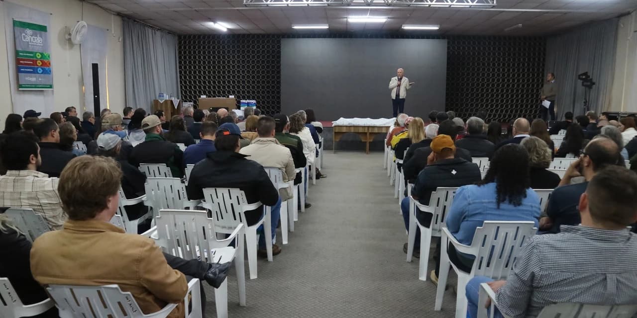 Em Witmarsum, Estado defende tecnologia na produção de leite e estímulo aos jovens no campo