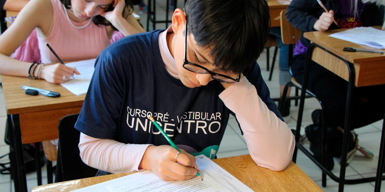 Universidades estaduais do Paraná ofertam 5.650 vagas para 228 cursos de graduação