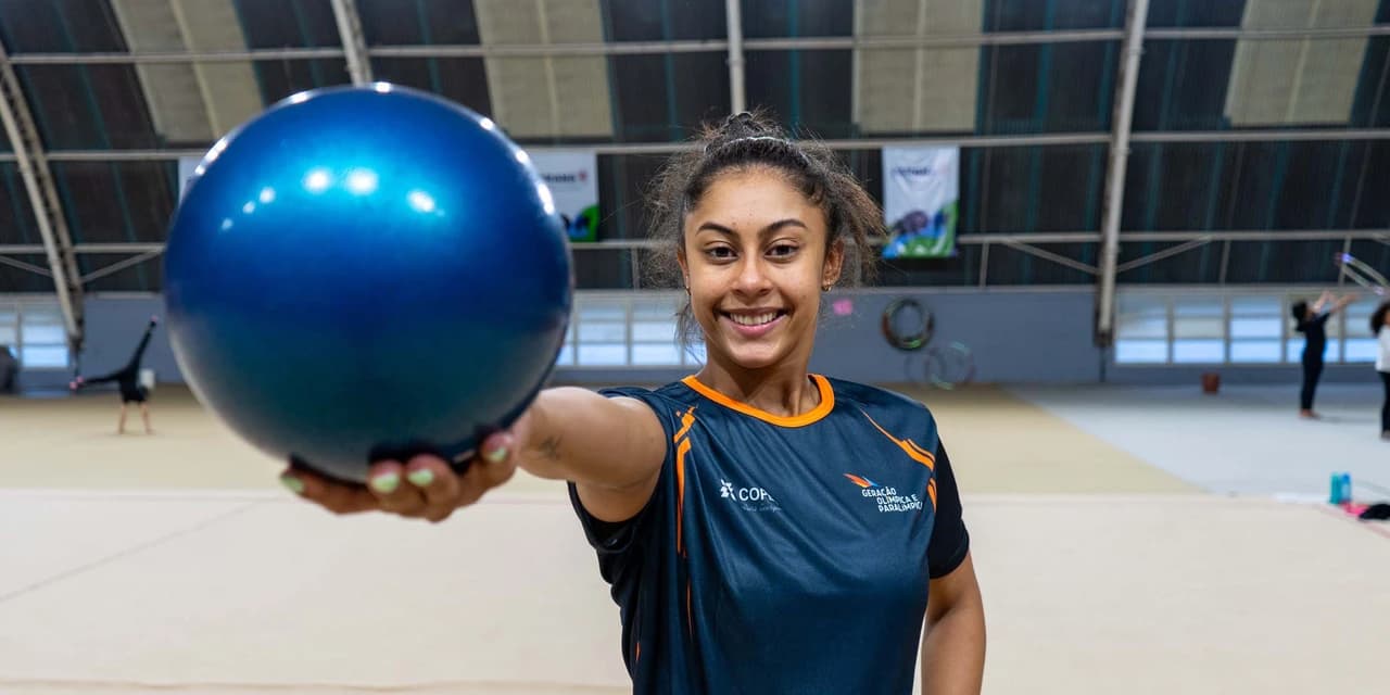 Barbara Domingos conquista o melhor resultado do Brasil na ginástica rítmica em Olimpíadas