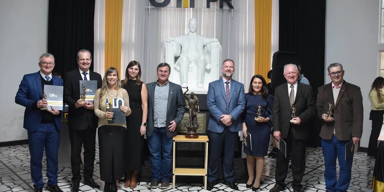 Representantes do Estado recebem homenagem por atuação no fomento científico