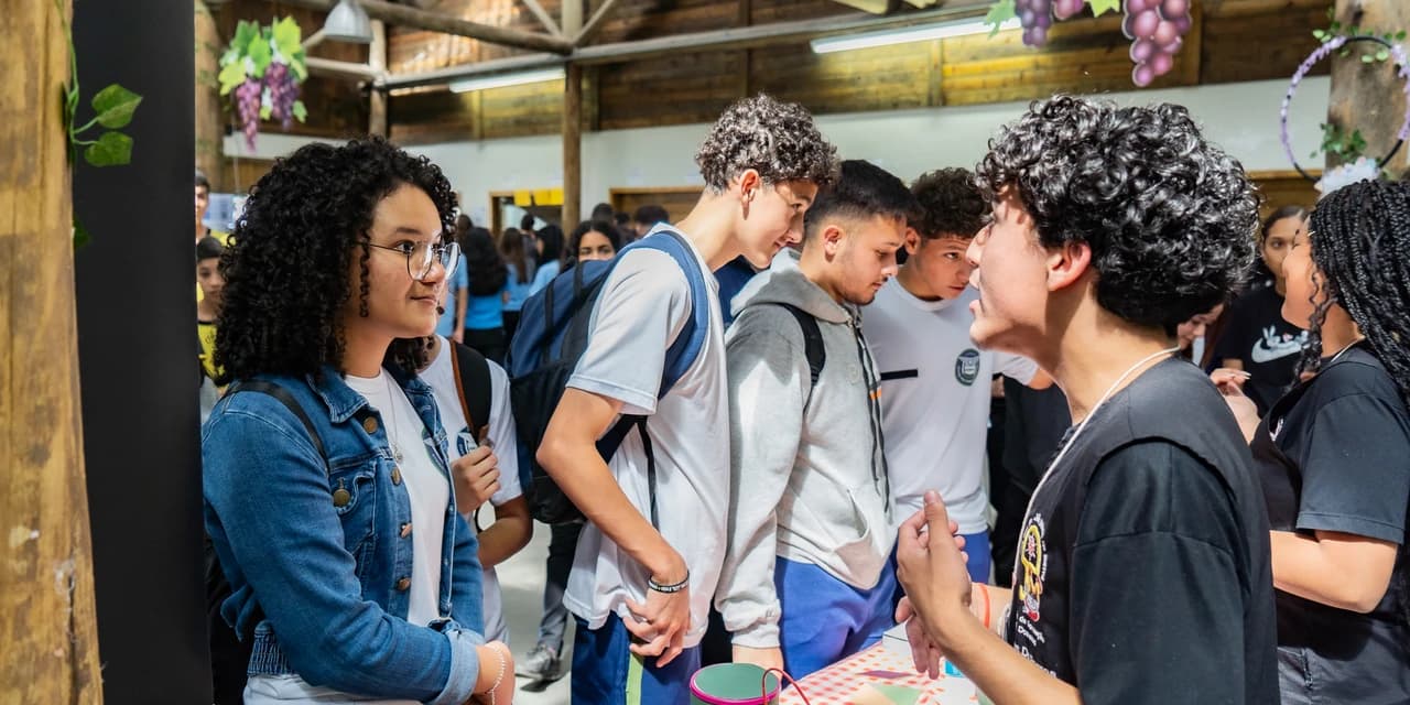 Feira mostra a alunos do ensino fundamental os benefícios da educação profissional